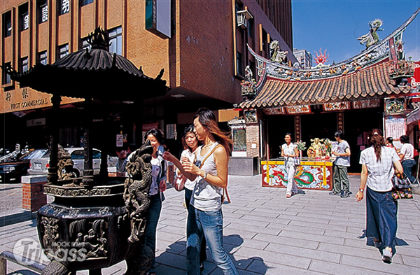 臺北<a href='http://www.251994.com/lvyou/view/172' title='霞海城隍廟' style='color:blue;font-size:14px;'>霞海城隍廟</a>