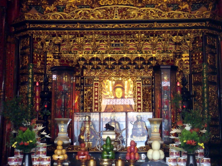 臺(tái)北艋舺龍山寺 ，又稱萬(wàn)年寺
