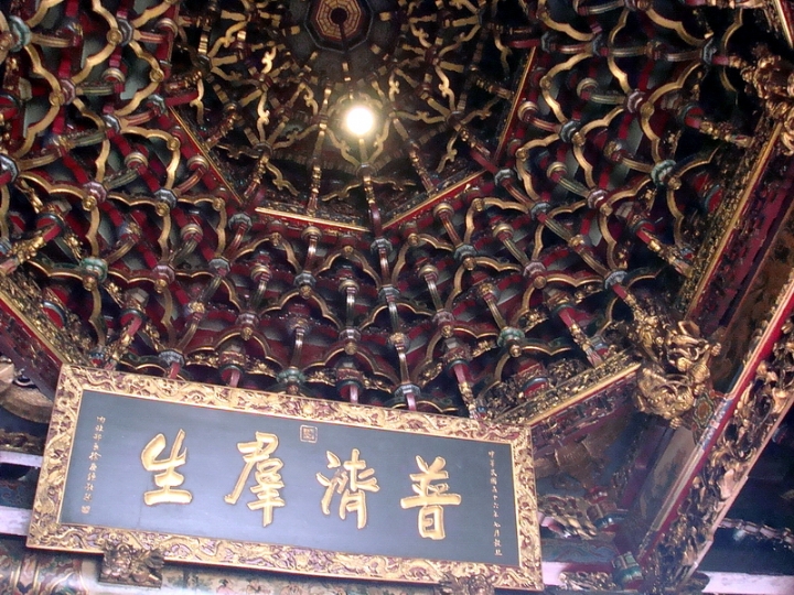 臺(tái)北艋舺龍山寺 ，又稱萬(wàn)年寺