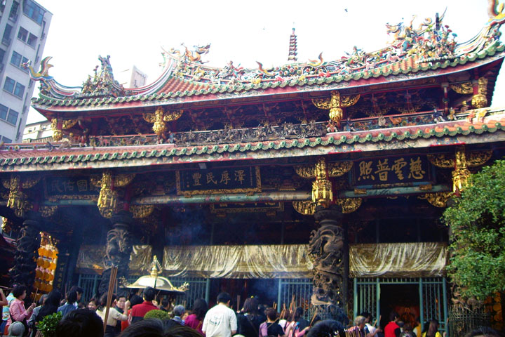 臺(tái)北艋舺龍山寺 ，又稱萬(wàn)年寺