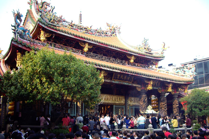 臺(tái)北艋舺龍山寺 ，又稱萬(wàn)年寺