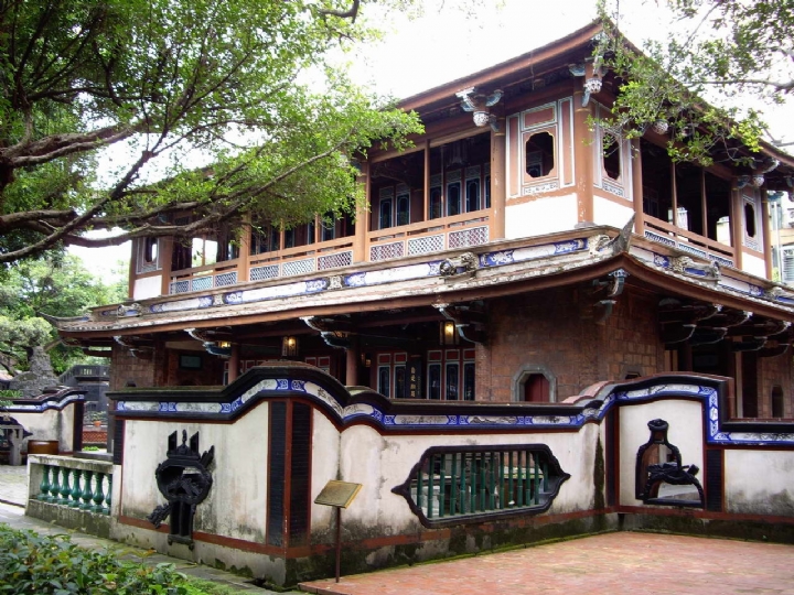板橋<a href='http://www.251994.com/lvyou/view/176' title='林家花園' style='color:blue;font-size:14px;'>林家花園</a>(林本源園邸)