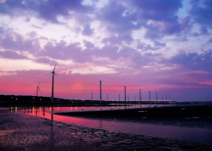 <a href='http://www.251994.com/lvyou/view/237' title='高美濕地' style='color:blue;font-size:14px;'>高美濕地</a>