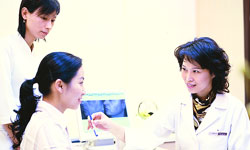 醫(yī)師交談，高雄麗晶醫(yī)學(xué)美容整形外科診所