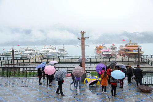 冷清的<a href='http://www.251994.com/lvyou/view/180' title='日月潭' style='color:blue;font-size:14px;'>日月潭</a>