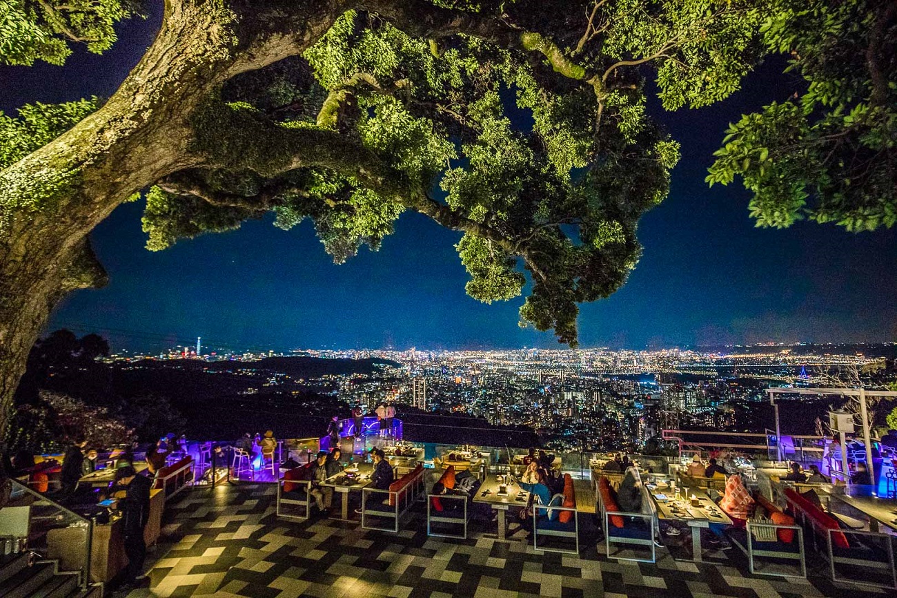 草山夜未眠<a href='http://www.251994.com/lvyou/view/170' title='陽明山' style='color:blue;font-size:14px;'>陽明山</a>夜景餐廳