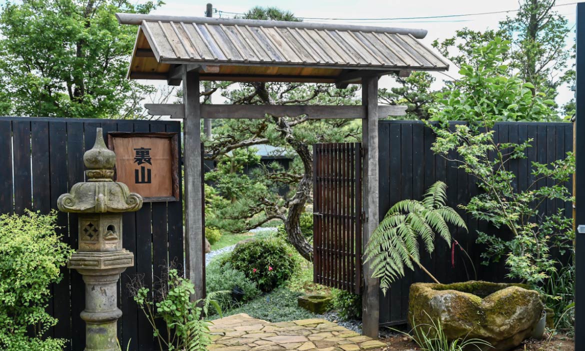 Merci里山咖啡環(huán)境設(shè)計以日式園林為主