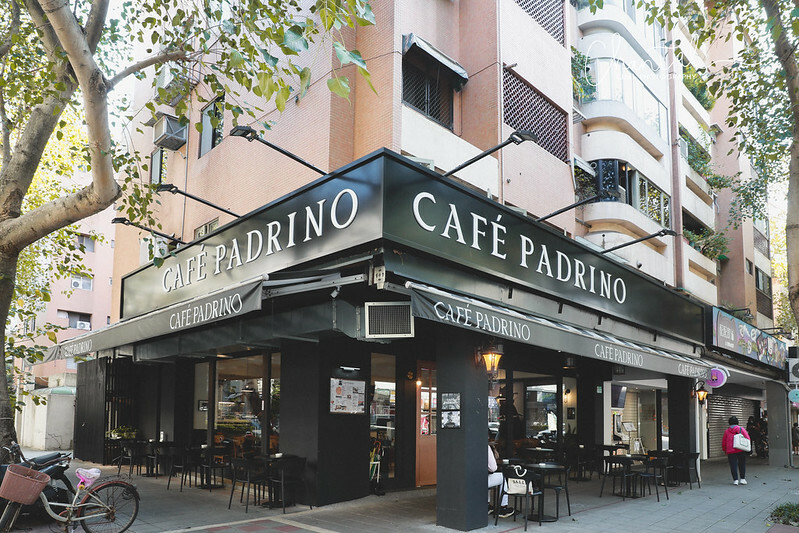 Cafe Padrino設(shè)計風(fēng)格走古典歐式路線